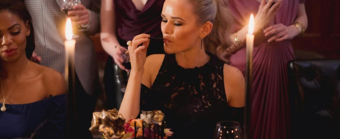 How to Plan a Beautiful Birthday Dinner Party at Home on a Budget