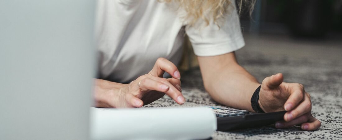 How a 15-Minute Weekly Money Check-In Changed My Spending